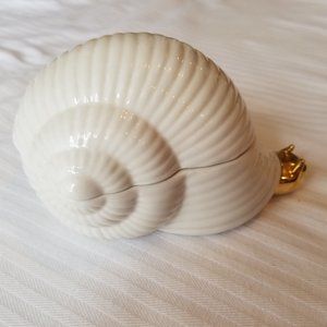 Porcellane D'Arte Agostinelli Ivory and Gold Snail Trinket Box Italy